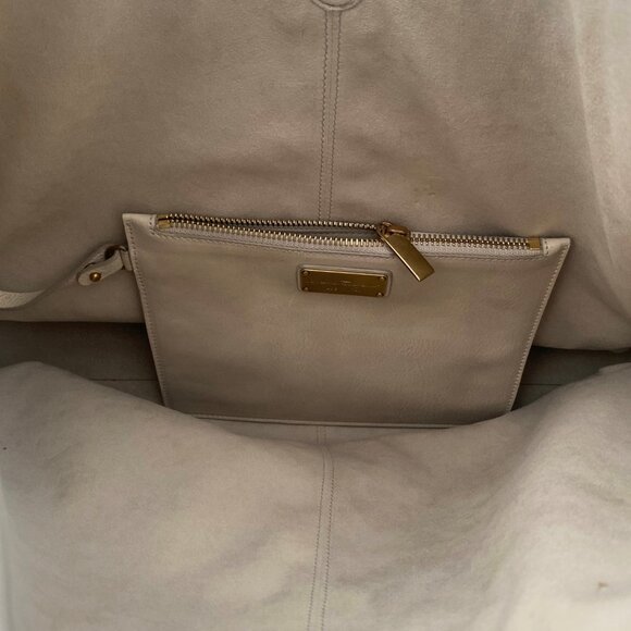 Salvatore Ferragamo Fergie Leather Hobo Bag - Picture 5 of 14